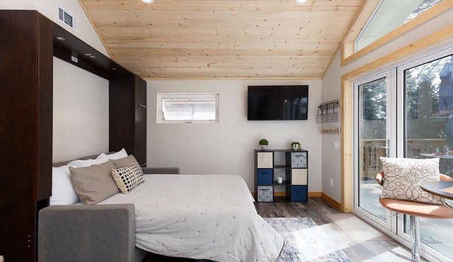 Bugsy’s Escape House|Private|Nature in Lake Arrowhead