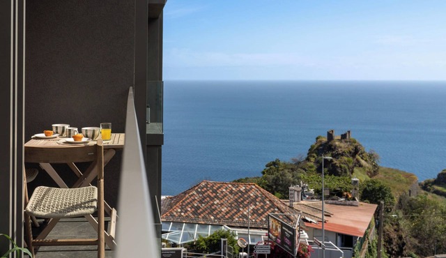Calheta Hills V – Sea View and Pool in Calheta