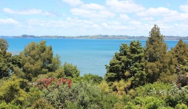 Campbells Beach Getaway with stunning views