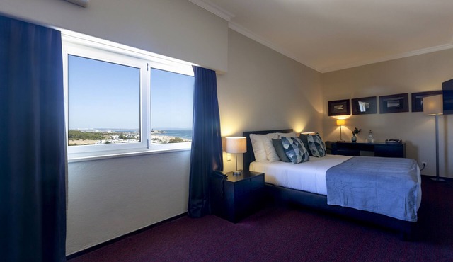 Carcavelos Beach Hotel