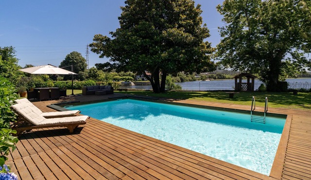 Casa da Barca do Lago – Historic Elegance by the River Near Porto