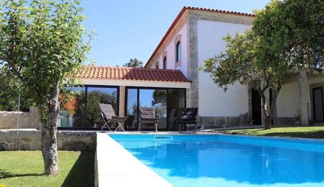 Casa do Mestre – Mountain Views, Pool, and Wi-Fi