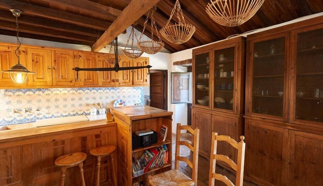 CASA NO AR Rustic Country Cottage. Panoramic view Sintra mountain/Atlantic Coast in Colares