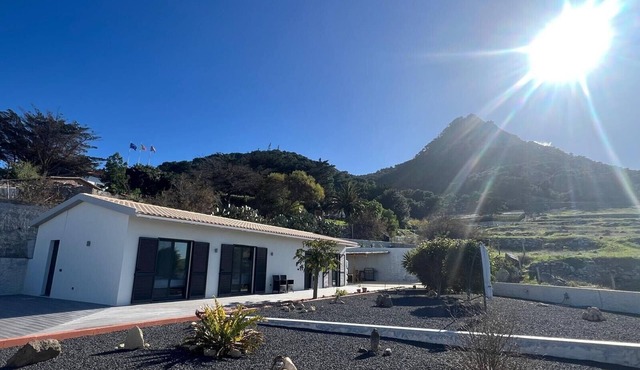 Casa Pico Castelo – Tranquil Retreat on the Charming Island of Porto Santo