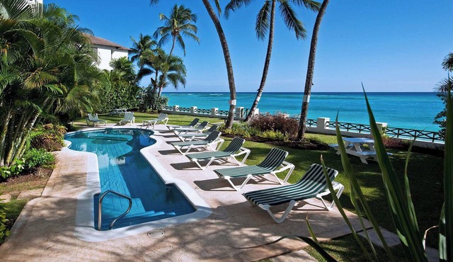 Casual Beachfront 1-Bed with Pool in Worthing
