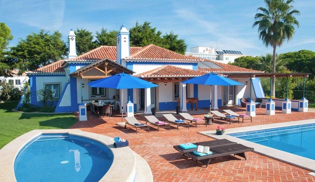 Central Algarve Villa for Rent Close to Beach
