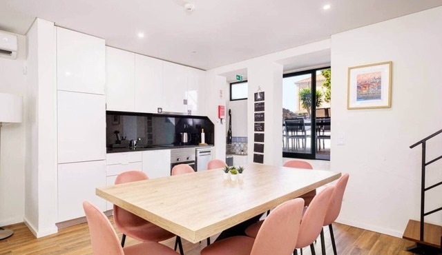 Central House, 4 Suites, HotTub, WOW & Luís Bridge