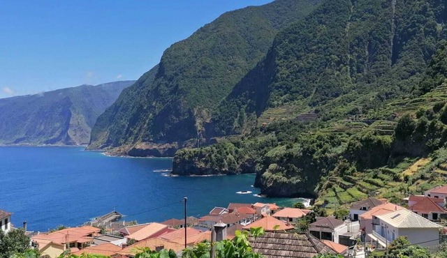 Chalet Seixal, 2 rooms, free wi-fi, barbecue, near to the beach.