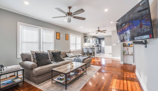Charming 2-bedroom apartment with WiFi, AC in lovely Massapequa in Massapequa