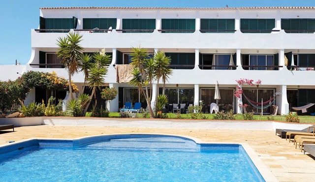 Charming Apartment “Navegador” close to the Beach with Pool, Terrace & Garden
