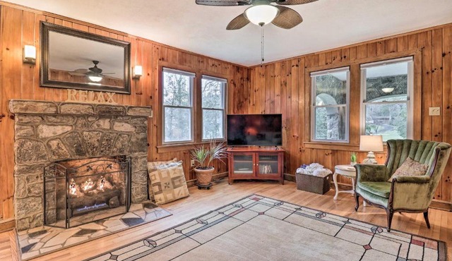 Charming Cottage Close to Hiking and Biking! in Pisgah Forest