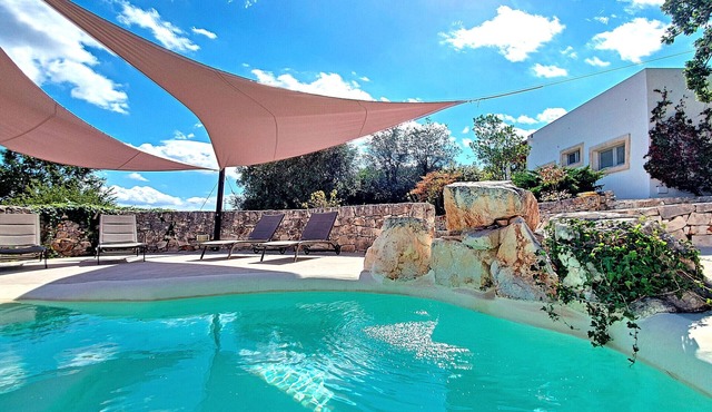 Charming countryside trulli villa with pool in Cisternino