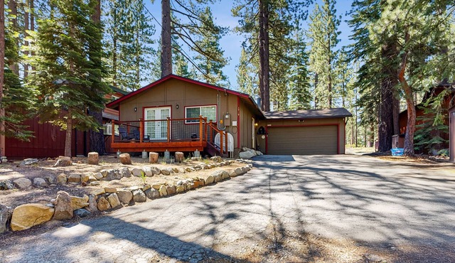 Charming Dog-Friendly Home Steps from Hiking Trails - private W/D in South Lake Tahoe