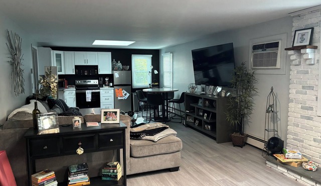 Charming, spacious apartment in the heart of Farmingdale’s Culinary Quarters! in Farmingdale
