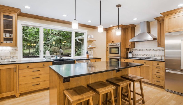 Chef’s Kitchen, Fire Pit & Hot Tub | Quiet Escape + Biltmore Pass in Arden
