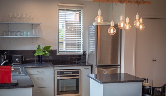 Comfortable Adaptable home in a great location on Waiheke in Auckland