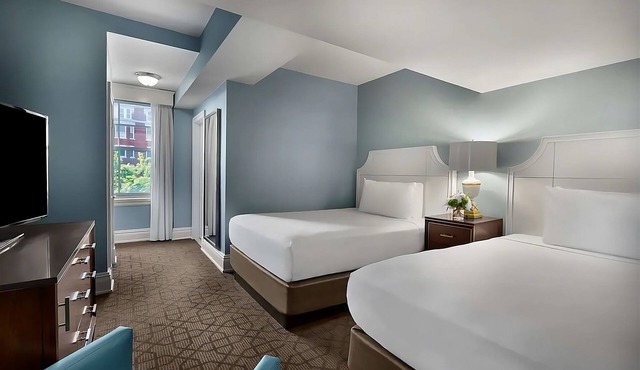 Contemporary Hotel in Central West End District! 3 Spaces, Parking, Outdoor Pool in St. Louis