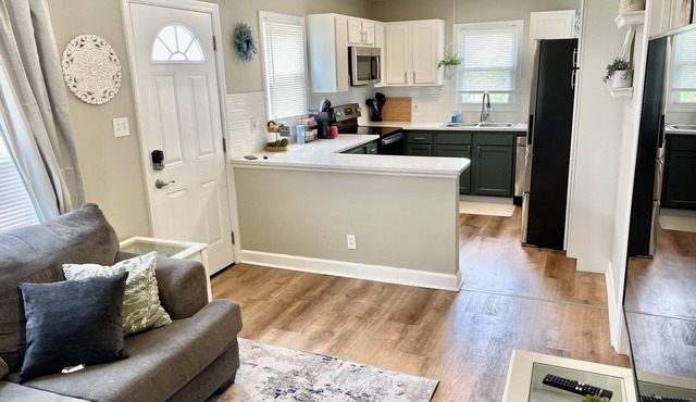 Cottage on Main st- Low Cleaning Fee in Saint Charles