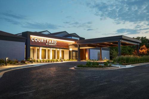 Courtyard St. Louis Westport Plaza in Maryland Heights