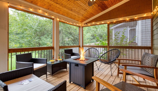Covered Deck + Firepit | Black Mountain Retreat | Sweetgum by AvantStay in Black Mountain