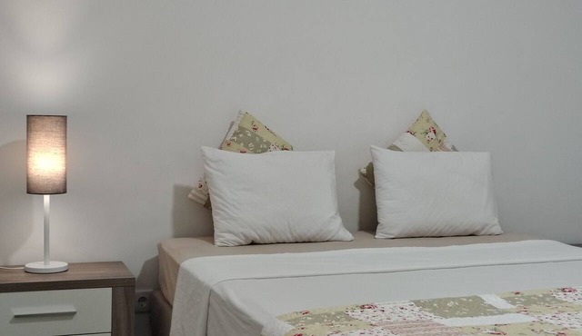 Cozy 1-bedroom apartment in tranquil Portalegre with AC