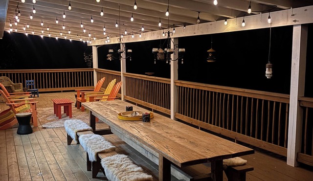 Cozy and Private Mountain Escape 1 Mile to Trails Fire Pit + Views Hot Tub in Mills River