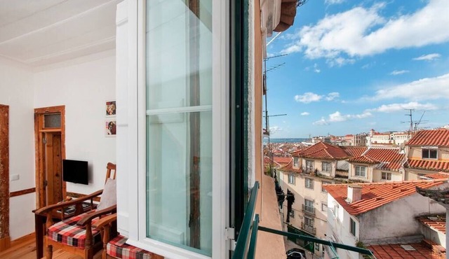 Cozy Apartment in Historical Lisbon by COZYSTAYS 5/5