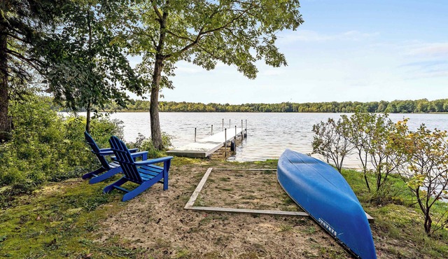 Cozy Cottage with Private Hot Tub and Lake Access in Pullman