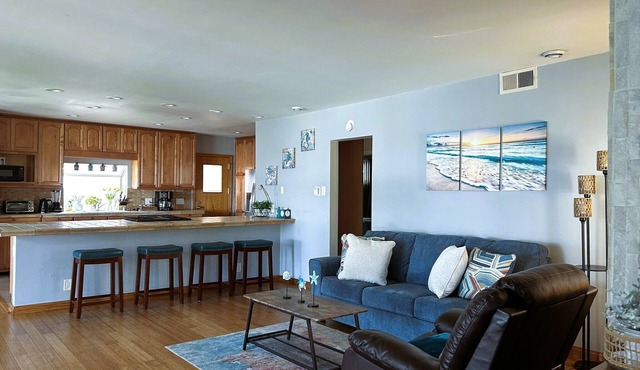 Cozy Escape - Beach Community of Playa Del Rey in Los Angeles