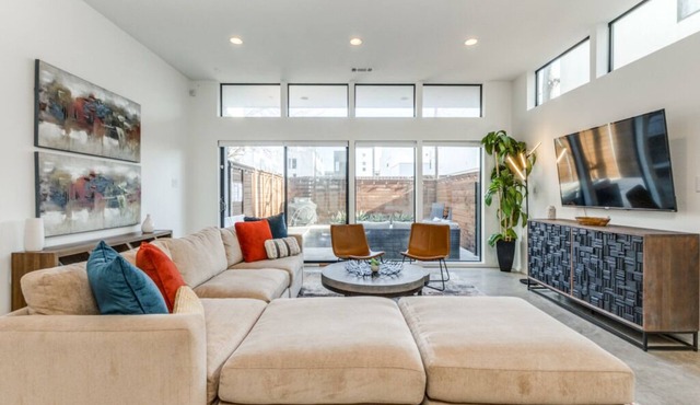 Cozy Modern Home + Private Pool + Central Dallas Location in Dallas