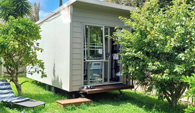 Cozy self contained cabin (Please note the listing is just for the cabin) in Auckland