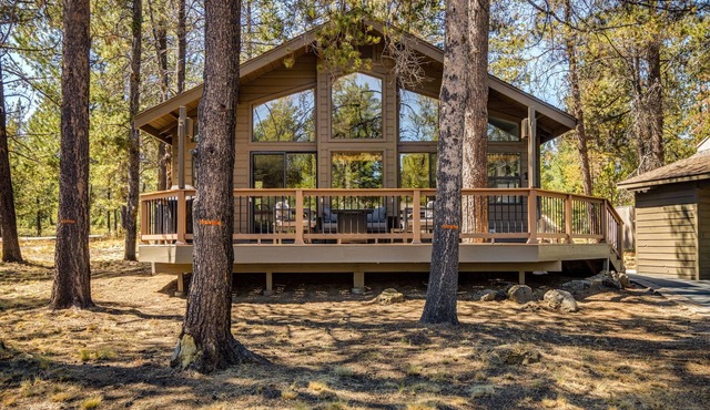 Cozy Sunriver Gateway: Beautiful Windows, Deck, Games + SHARC in Sunriver