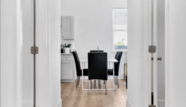 Cozy Uptown 2 Bedroom Home w/3 Beds & Parking in New Orleans