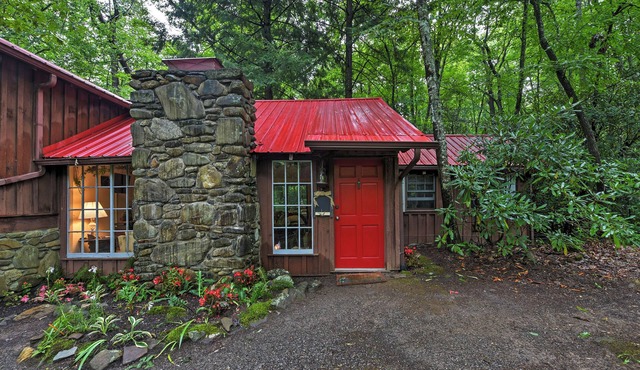 Creekside Cottage: Blue Ridge Mountain Escape! in Candler