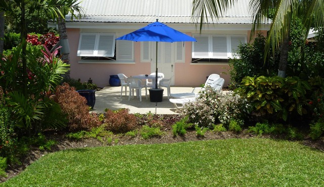 Delightful garden cottage, realistically priced, near to Gibbs/Mullins beaches