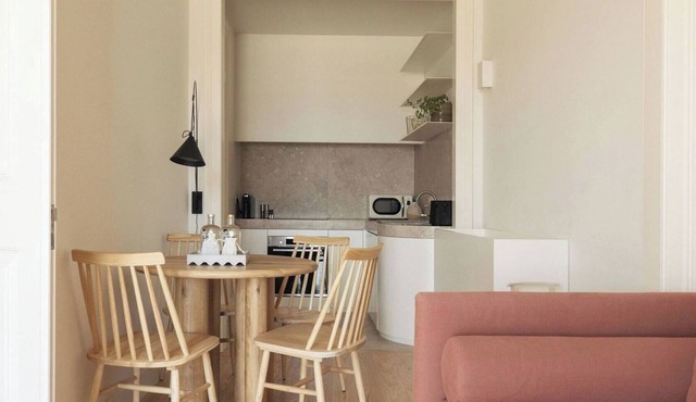 Designer 1BR | Riverfront Heritage Bldg | 5-Min Walk to Lisbon Cathedral