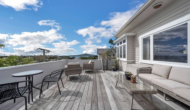 Devonport Villa with Rangitoto Views in Devonport