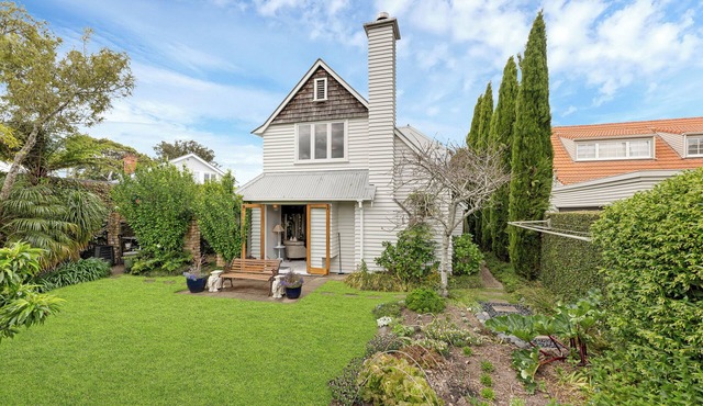 Elegant Escape by Bespoke Stays in Devonport