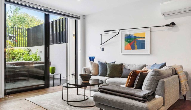Elegant Remuera 2BDR Retreat Prime Location in Auckland