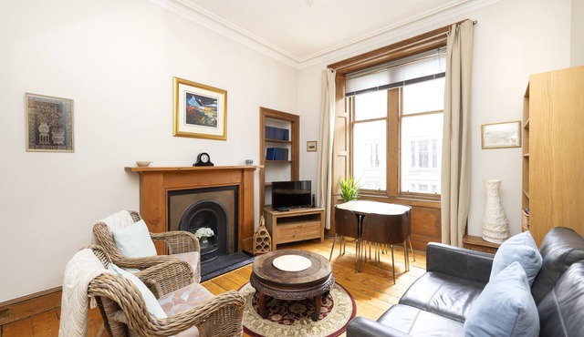 Entire Charming 1BR Edinburgh Apt near city centre in Edinburgh
