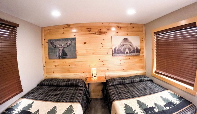 Escape to the tranquility of our cozy cabin inn, where rustic charm meets modern comfort. Experience a home away from home ambiance. in Spencerpot