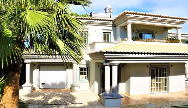 Exceptional villa with swimming pool