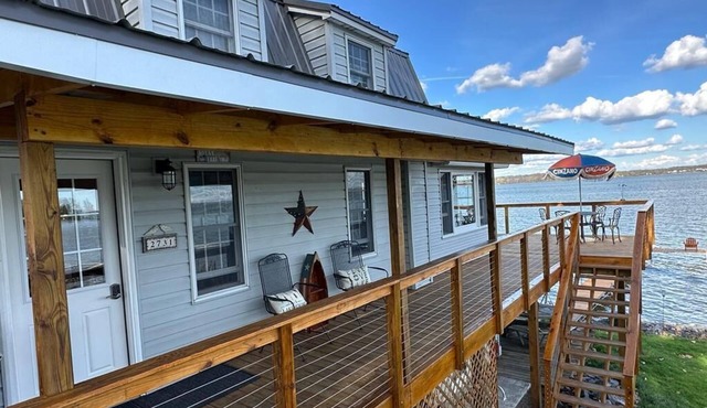 Finger Lakes Spectacular Cayuga Water Front Private & Super Clean! Best Location in Seneca Falls