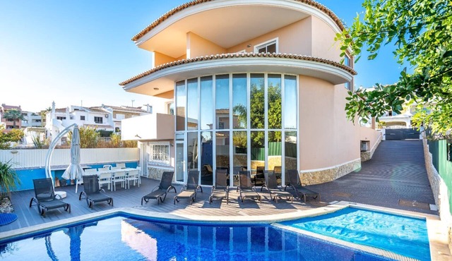Full private villa - 300sqm Hammam Jacuzzi Heated Pool Billiard BBQ - Ideal & quiet location