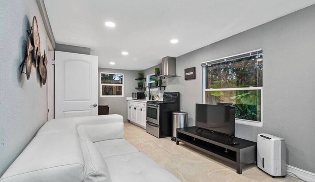 Guest House in Clearwater w/acces to Shared Swimming Pool (GH3) in Safety Harbor
