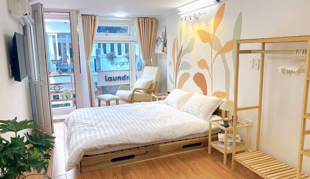Hanoi Old Quarter Center - 1BR Studio - Big window & Balcony & Private Bathroom