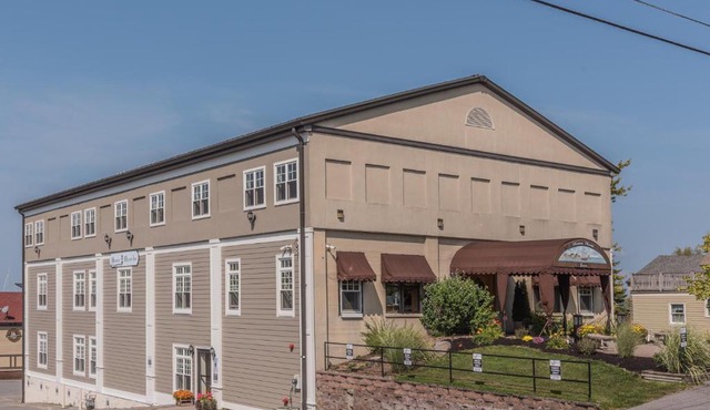 Harbor House Inn in Sackets Harbor