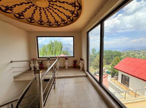 Haven Lodge Bhurban - Cheerful 4BR Cottage with Terrace, BBQ in Bhurban