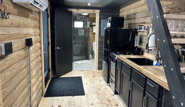 Historic Roots With Modern Style. Cozy cabin for your next getaway. in Rapid River