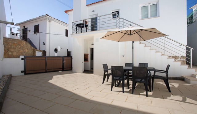 Holiday Home 'T3 São Martinho Do Porto' with Shared Terrace and Wi-Fi